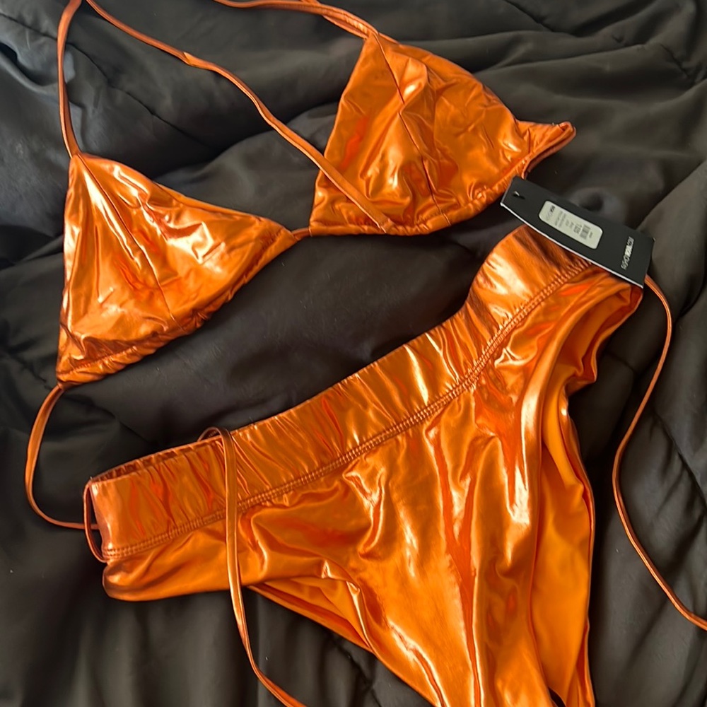 *Brand new 2 piece swimsuit*